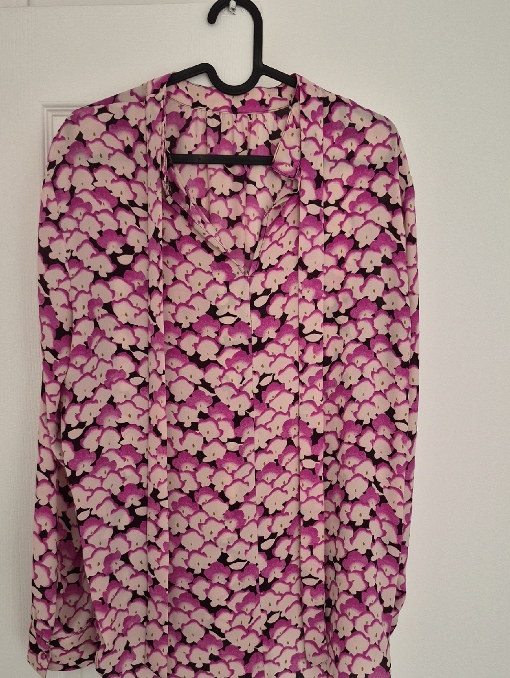 Ann Taylor Pink and Cream Floral Tie-Neck Blouse. Size - L
